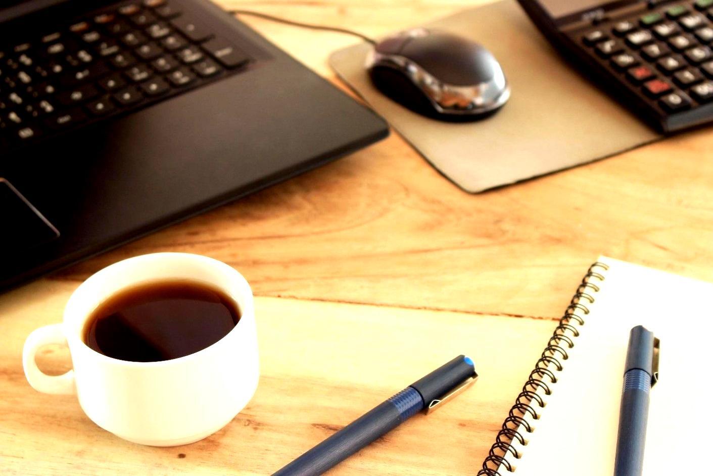 Sesión de consultoría financiera sobre estrategias de ahorro